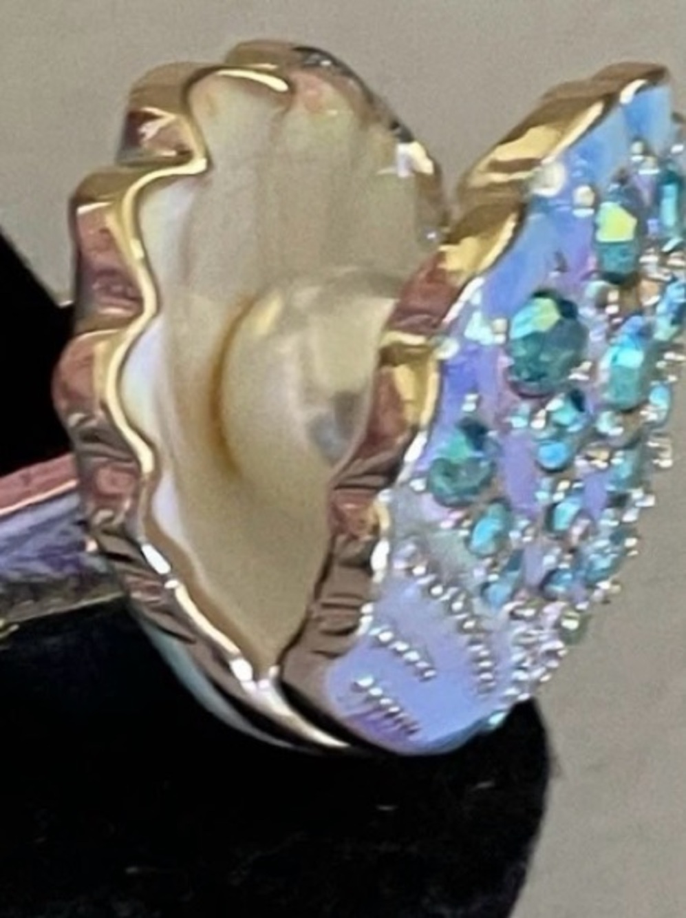 New Betsey Johnson Gold-Tone Pearl Shell stretch Ring with Aqua Crystals - Picture 13 of 16